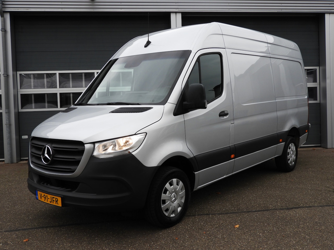 Mercedes-Benz Sprinter - 317 1.9 CDI L2H2 AIRCO | MBUX | CAMERA | 3.5t TREKHAAK - AutoWereld.nl