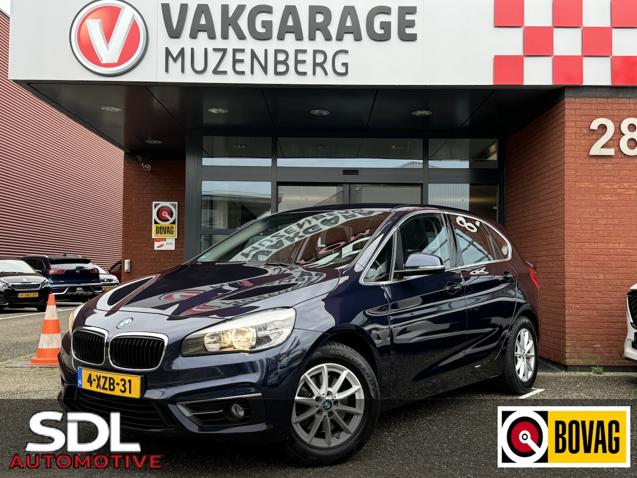 BMW 2-serie Active Tourer - 218i Executive // NAVI // PDC // CLIMA // TREKHAAK!! - AutoWereld.nl