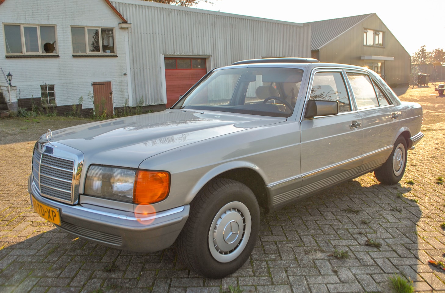 Mercedes-Benz S-klasse - 380 SE W126 in zeer mooie staat, inclusief volledige historie! - AutoWereld.nl