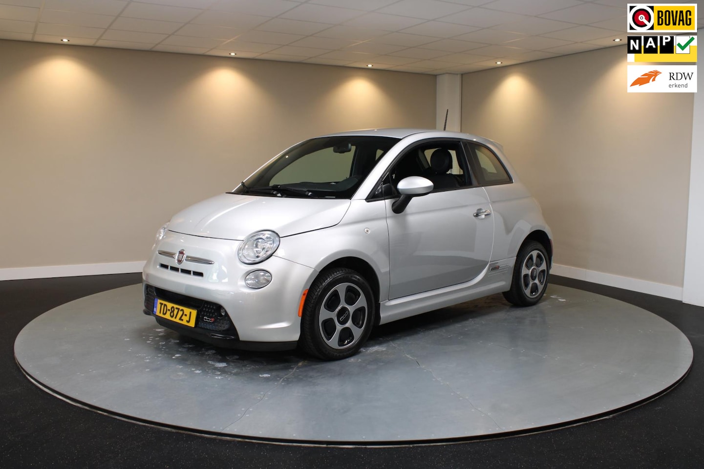 Fiat 500e - *2000,- Subsidie!* Carplay|Navi|Cruise - AutoWereld.nl