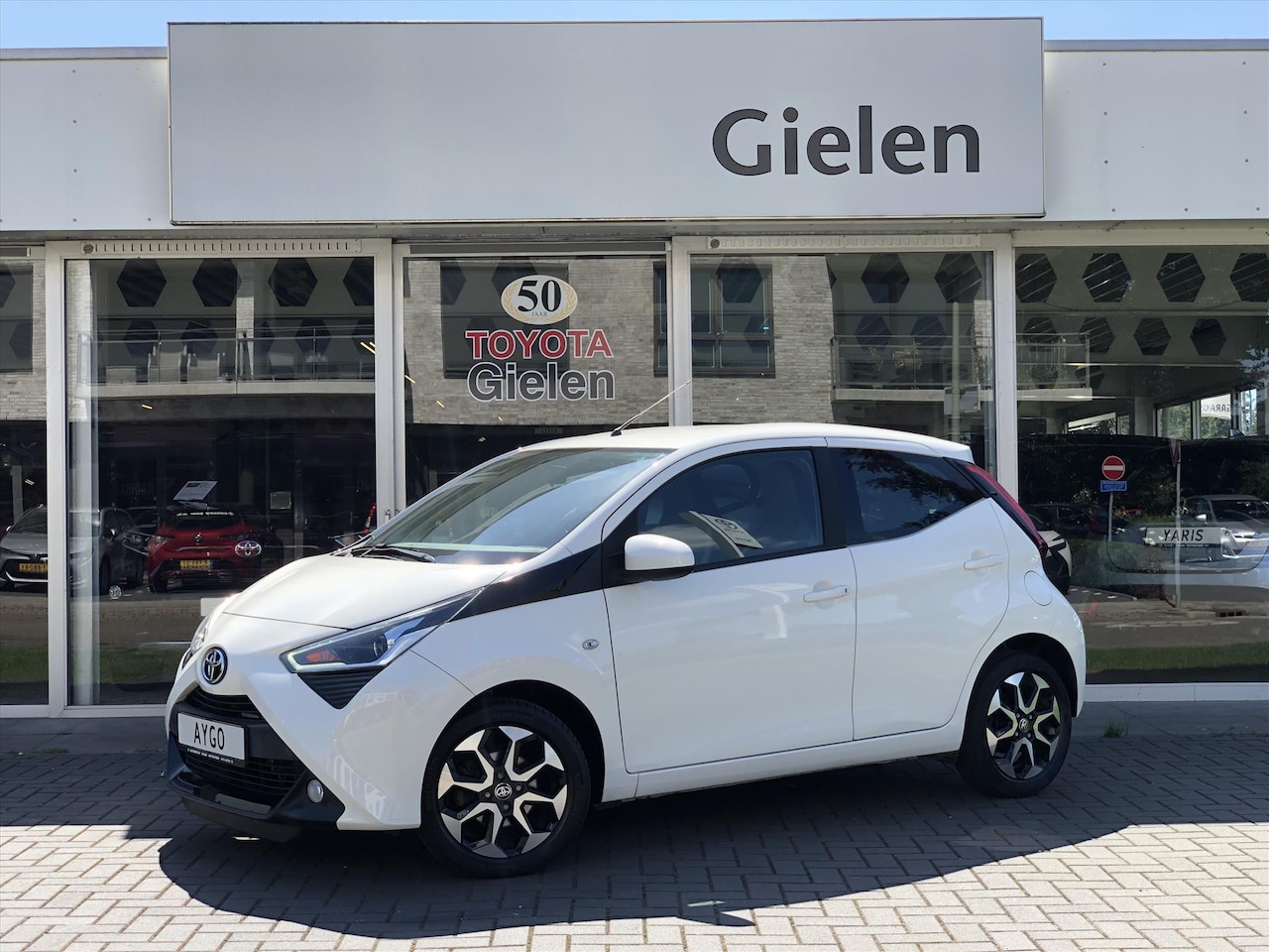 Toyota Aygo - 1.0 VVT-i x-joy | Apple CarPlay/Android Auto, lichtmetalen velgen, Airconditioning, In hoo - AutoWereld.nl