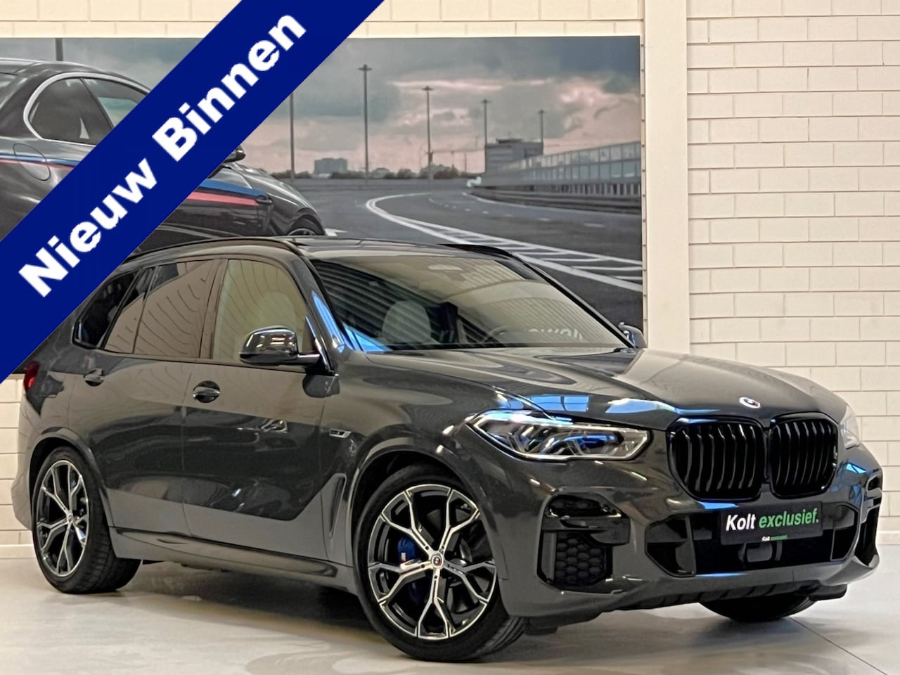 BMW X5 - xDrive45e Hybrid M-Sport / "Nardo" / Luchtvering / Panoramadak / Individual / BMW Head Up - AutoWereld.nl