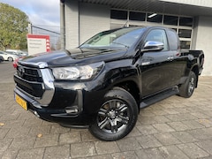 Toyota HiLux - 2.4 D-4D Xtra Cab Professional Trekhaak Navigatie Stoelverwarming