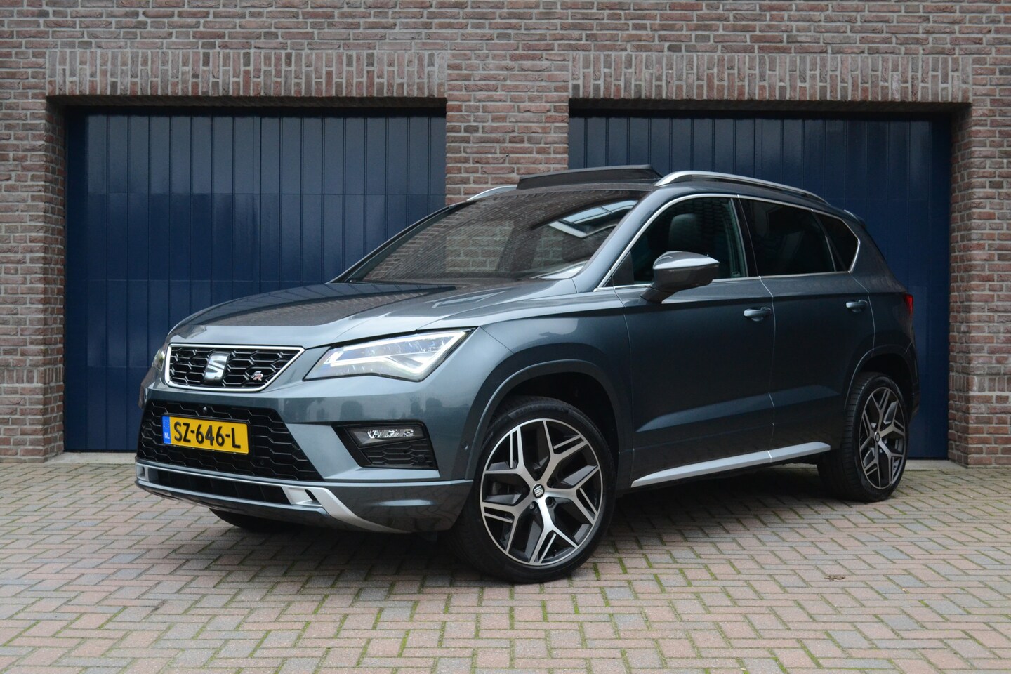 Seat Ateca - 1.4 EcoTSI FR Business Intense | Panoramadak | Keyless | Camera | Trekhaak - AutoWereld.nl