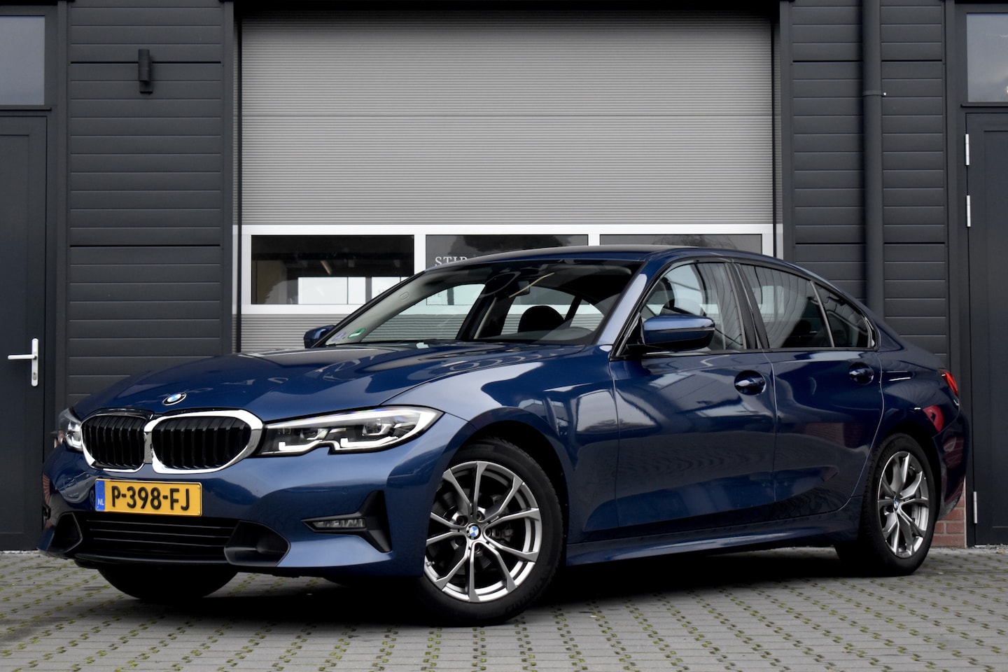 BMW 3-serie - 318i Executive Sport Line | Orig. NL | CarPlay | Live Cockpit Pro | Sportstoelen | 17'' Ve - AutoWereld.nl