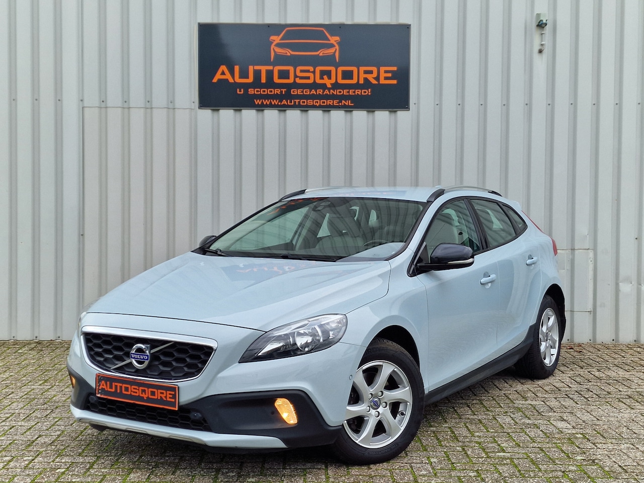 Volvo V40 Cross Country - 1.6 T4 Momentum Automaat - AutoWereld.nl