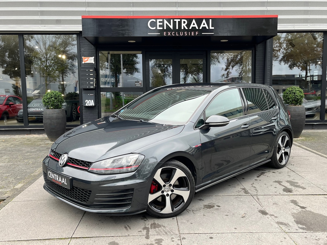 Volkswagen Golf - 2.0 TSI GTI 220PK|Navi|Pdc|Cruise Control|Stoelverwarming|Bluetooth - AutoWereld.nl