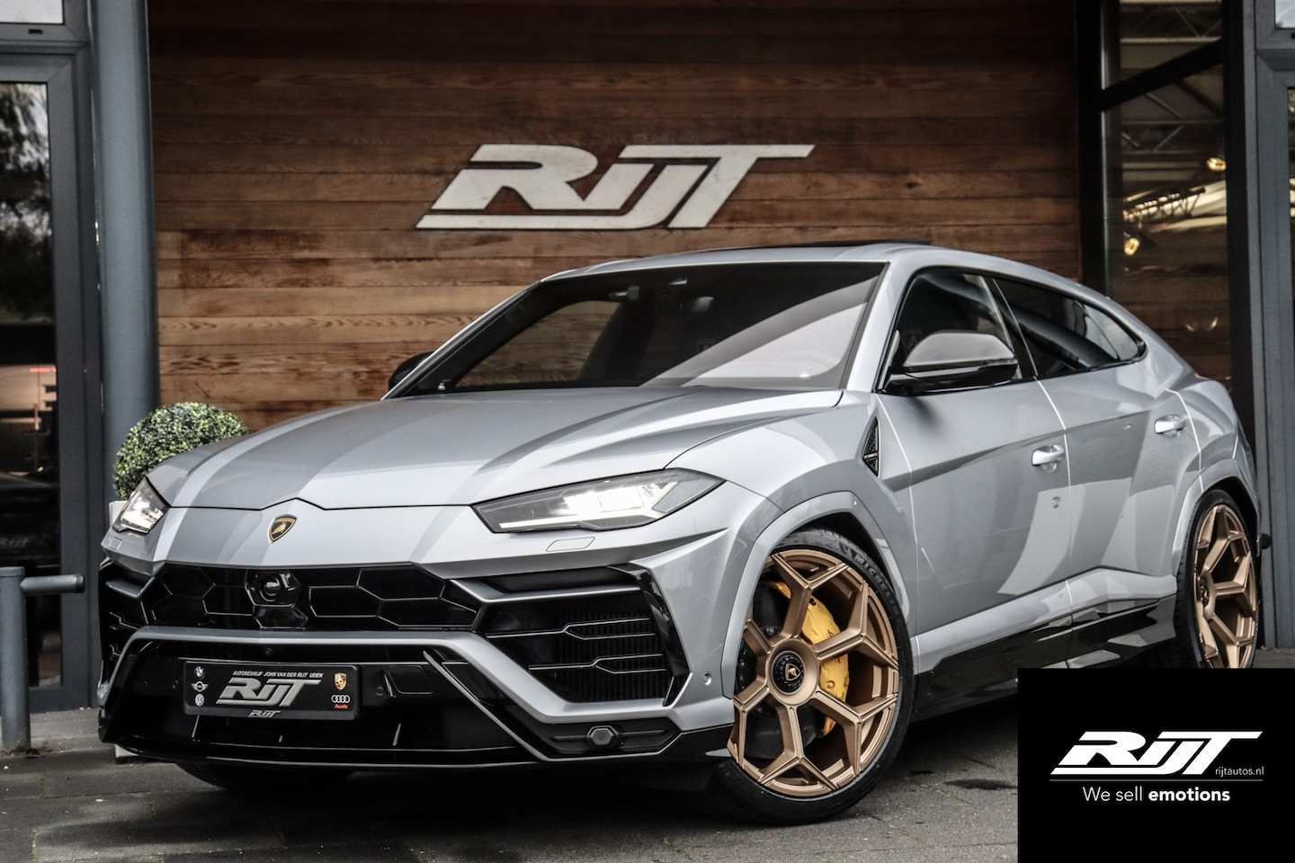 Lamborghini Urus - 4.0 V8 **Carbon/Alcantara/Ceramic/B&O 3D/Gele stiksels** - AutoWereld.nl