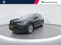 Volkswagen Tiguan - 1.5 TSI Life Navigatie l Stoelverwarming l Wegklapbare Trekhaak l Garantie tot maart 2026