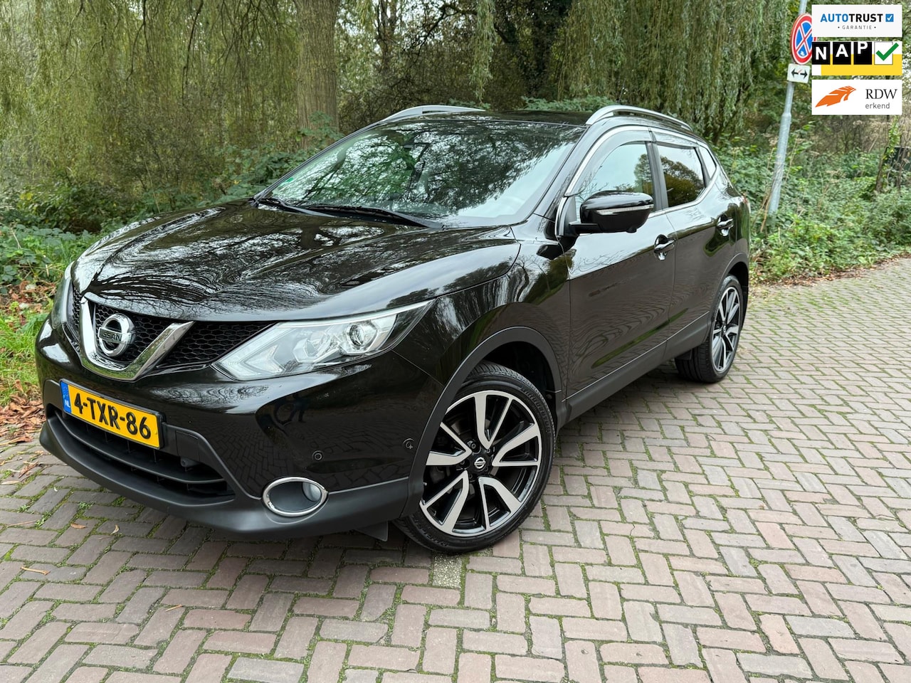 Nissan Qashqai - 1.2 Tekna 2 Eig. 116000 km b.j. 6-2014 Leer, Panodak,19 "lm ,trekhaak - AutoWereld.nl