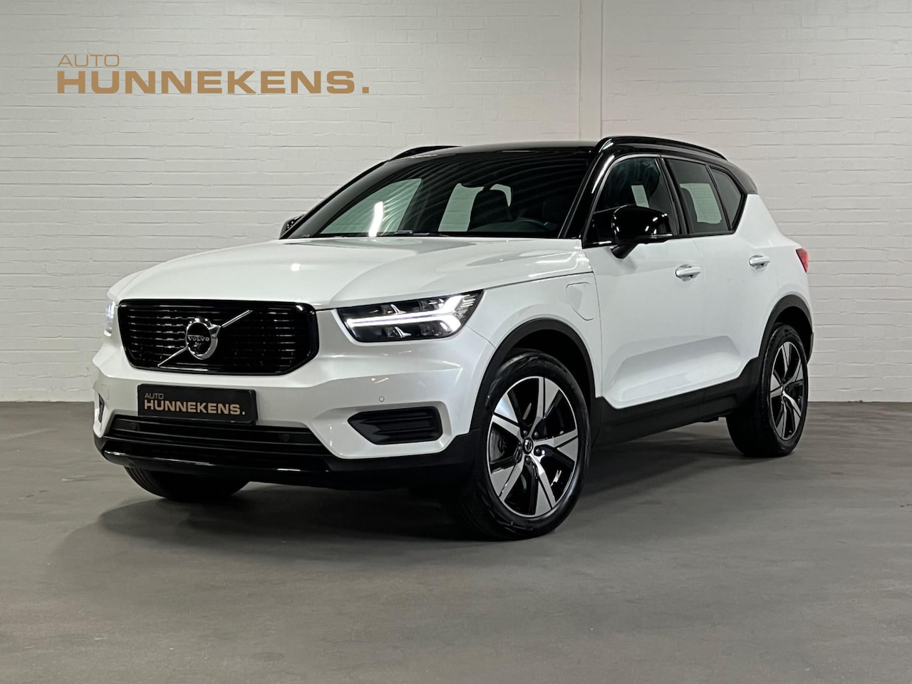 Volvo XC40 - Recharge T5 R-Design | Keyless | Adapt. Cruise c. | Trekhaak | DAB | 360 Camera | - AutoWereld.nl