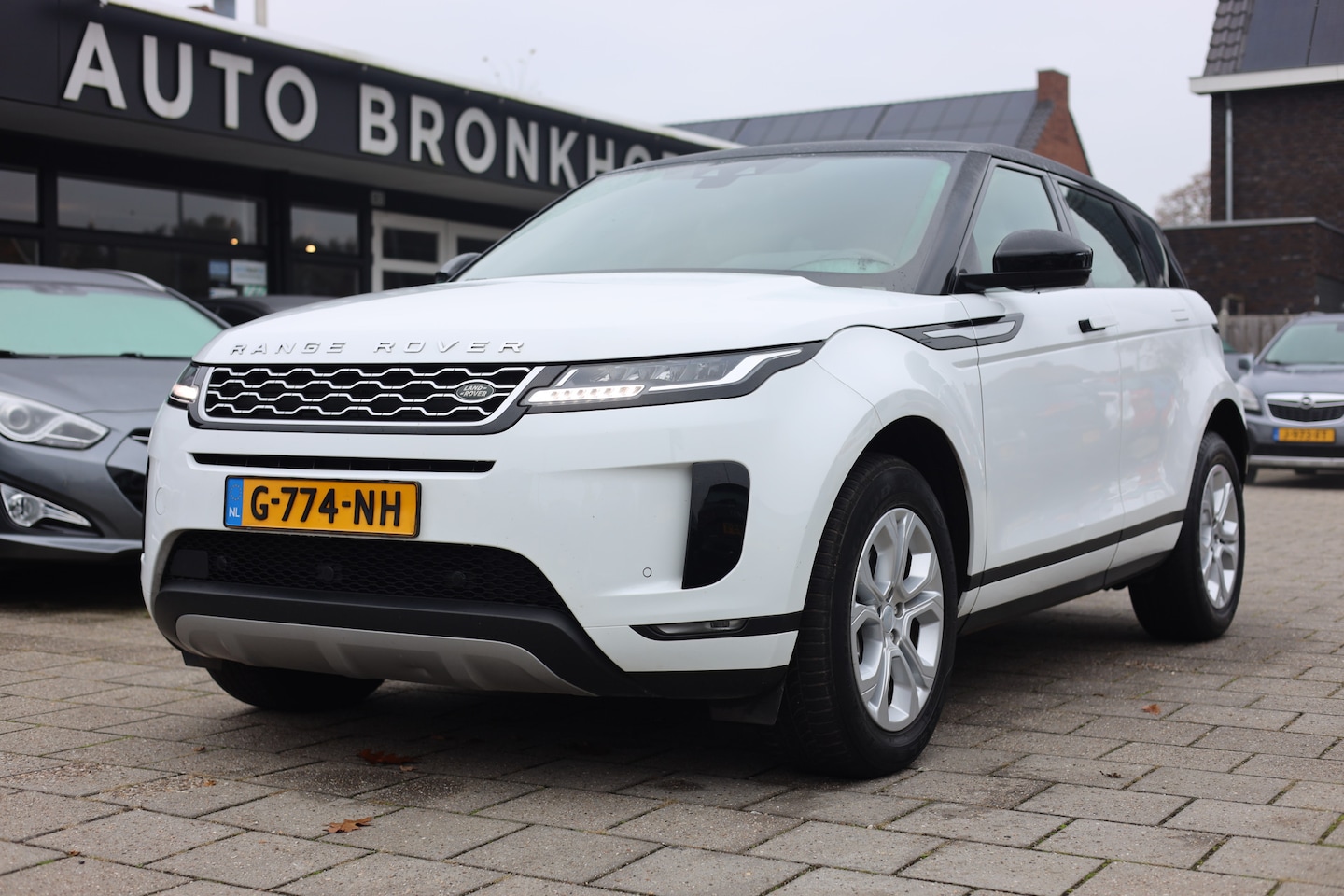 Land Rover Range Rover Evoque - 2.0 P200 AWD HELLO EDITION | LEDER | CAMERA | 1e EIG! - AutoWereld.nl