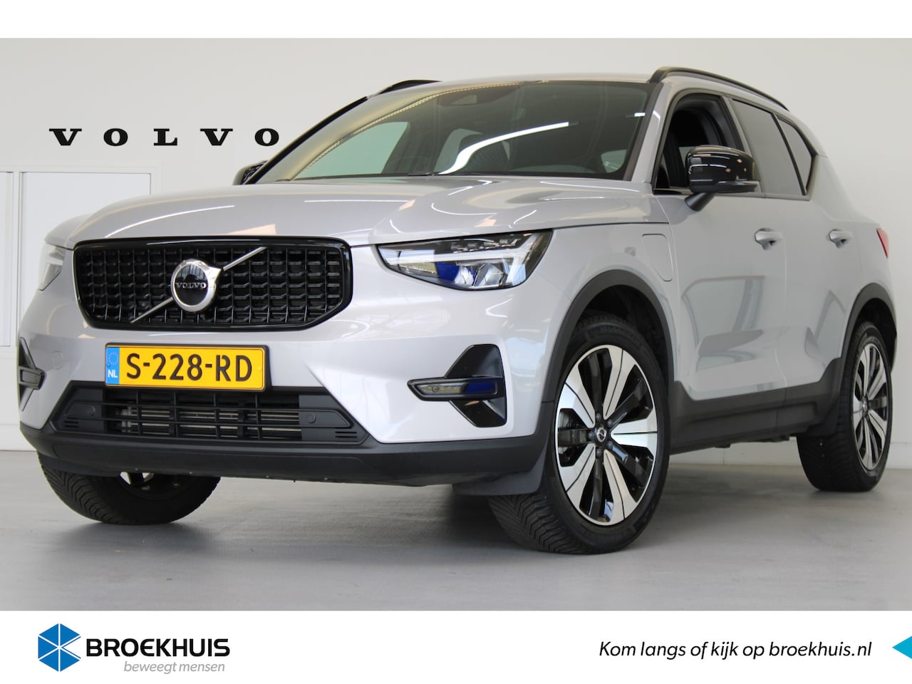 Volvo XC40 - T4 211PK PHEV Plus Dark | Power Seats | HK Audio | Pilot Assist | Camera | 19" - AutoWereld.nl