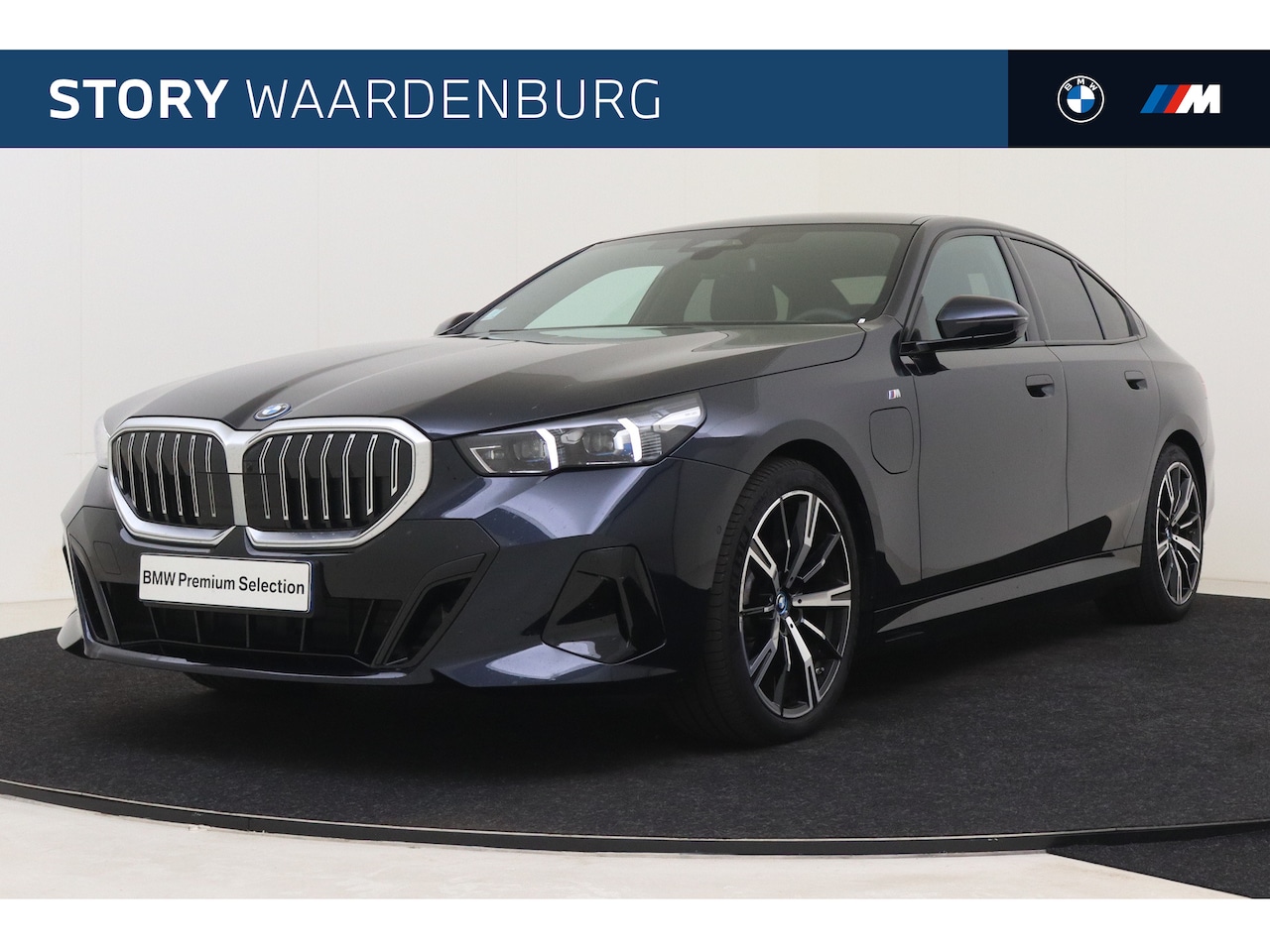 BMW 5-serie - 530e High Executive M Sport Automaat / Panoramadak / Stoelventilatie / Adaptieve LED / Par - AutoWereld.nl