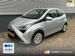 Toyota Aygo - 1.0 VVT-i x-play 5 deurs / Groot scherm / Camera / Ned Auto / NAP / MCC / Gouda