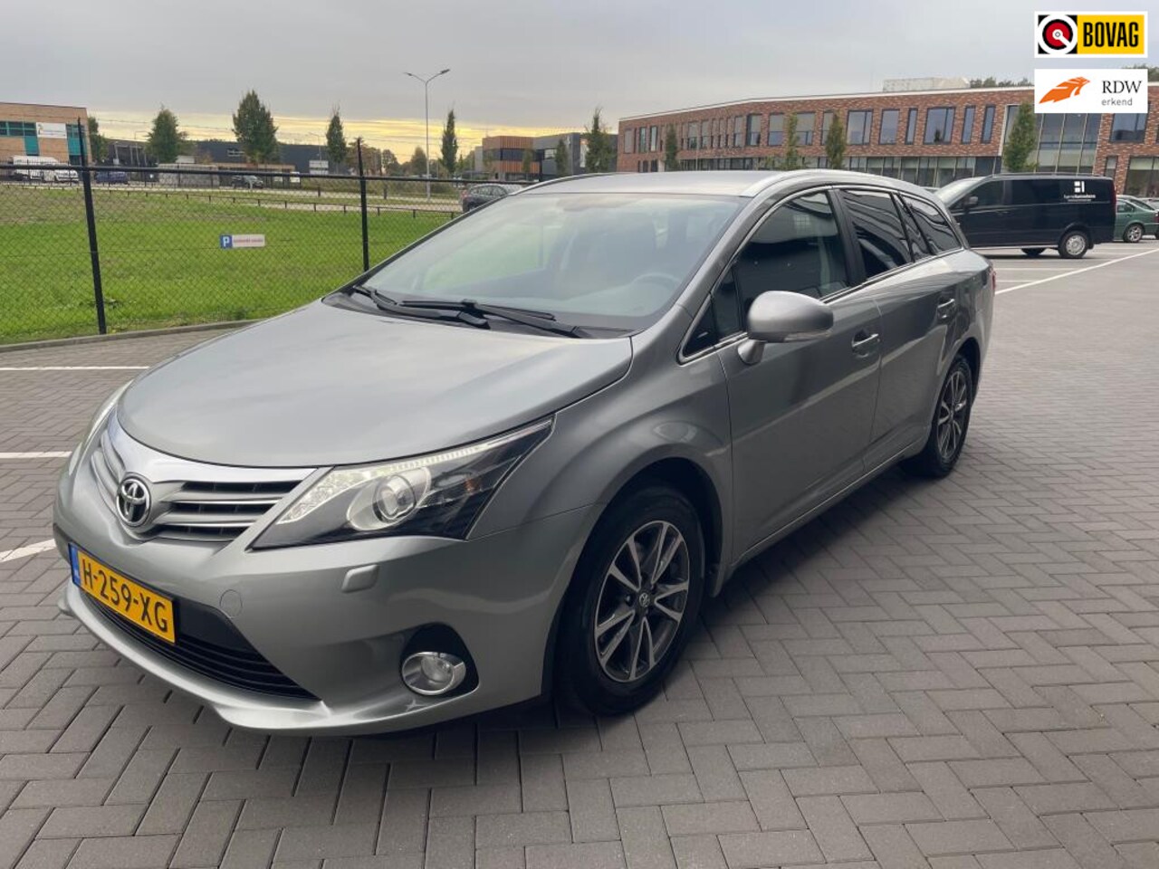 Toyota Avensis Wagon - 1.8 VVTi Business 1.8 VVTi Business - AutoWereld.nl