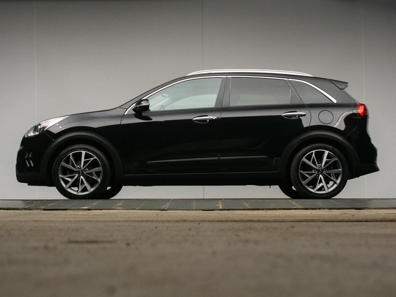 Kia Niro - 1.6 GDi Hybrid DynamicPlusLine Sport (APPLE CARPLAY,NAVI,CAMERA,PDC,LED,STUUR/STOELVERWARM - AutoWereld.nl