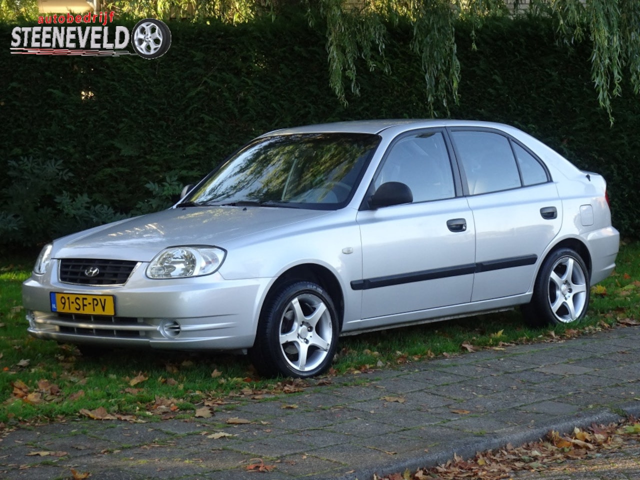 Hyundai Accent - 1.3i Active Young met Radio en Airco - AutoWereld.nl