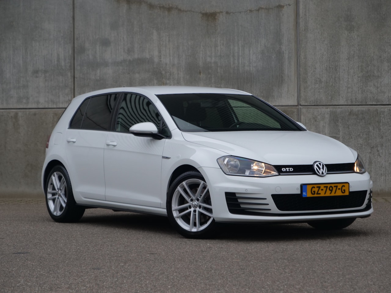 Volkswagen Golf - 2.0 TDI GTD | camera | navigatie | trekhaak.. - AutoWereld.nl