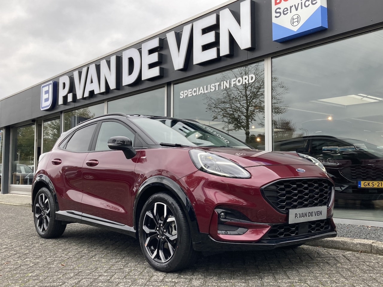 Ford Puma - 1.0 EcoBoost Hybrid ST-Line X Vivid Ruby Edition 155pk/114kW Automaat | Speciale uitvoerin - AutoWereld.nl