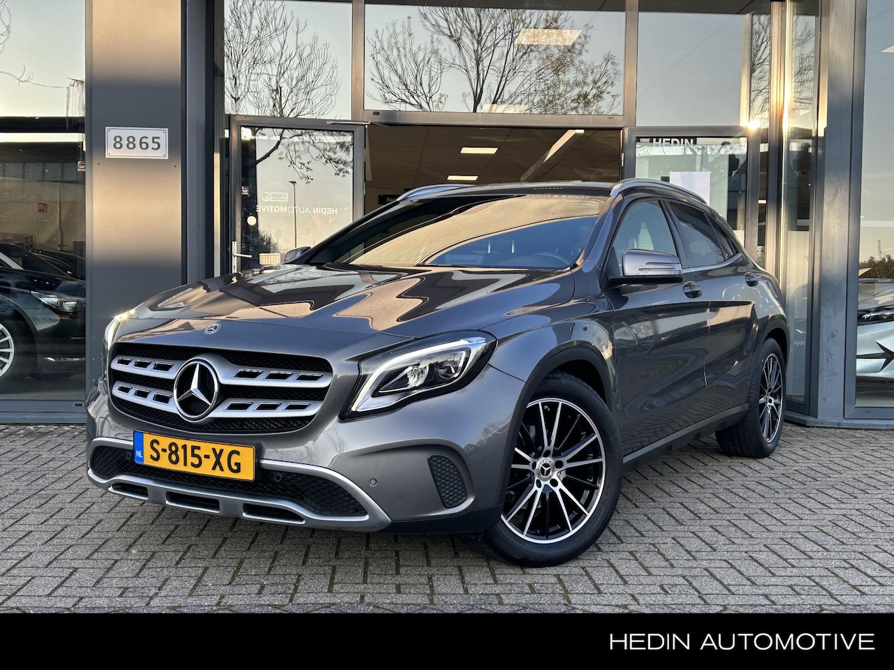 Mercedes-Benz GLA-Klasse - 180 Business Automaat | Navigatie | Elektr. achterklep|  Stoelverwarming | - AutoWereld.nl