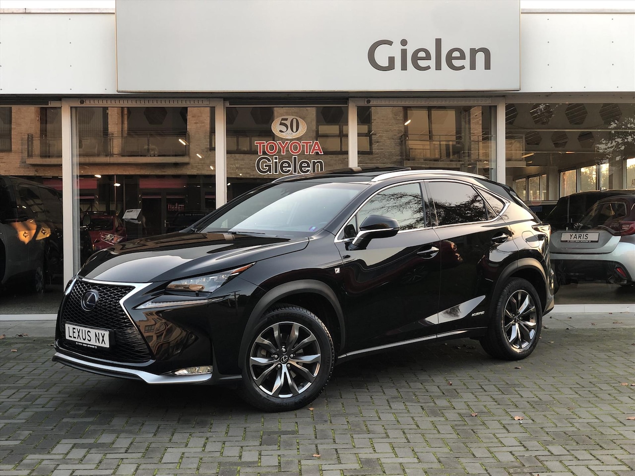 Lexus NX - 300h AWD F Sport Line | Eerste eigenaar, Trekhaak, Schuifdak, Leer, Stoelverwarming, Parke - AutoWereld.nl