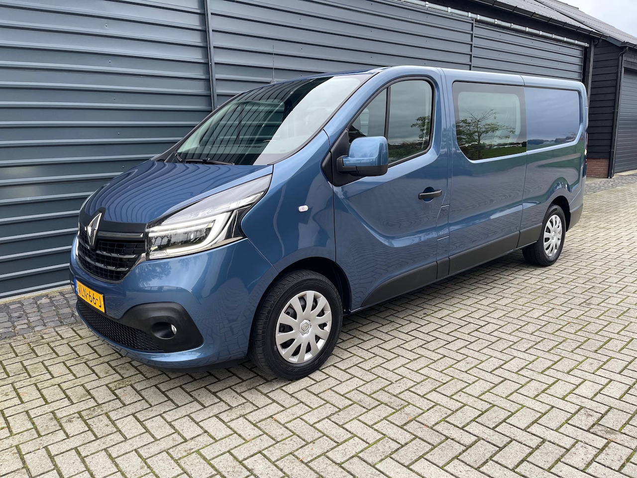 Renault Trafic - 2.0 dCi 120 T29 L2H1 DC Work Edition Dubbel Cabine Airco Cruise Navi - AutoWereld.nl