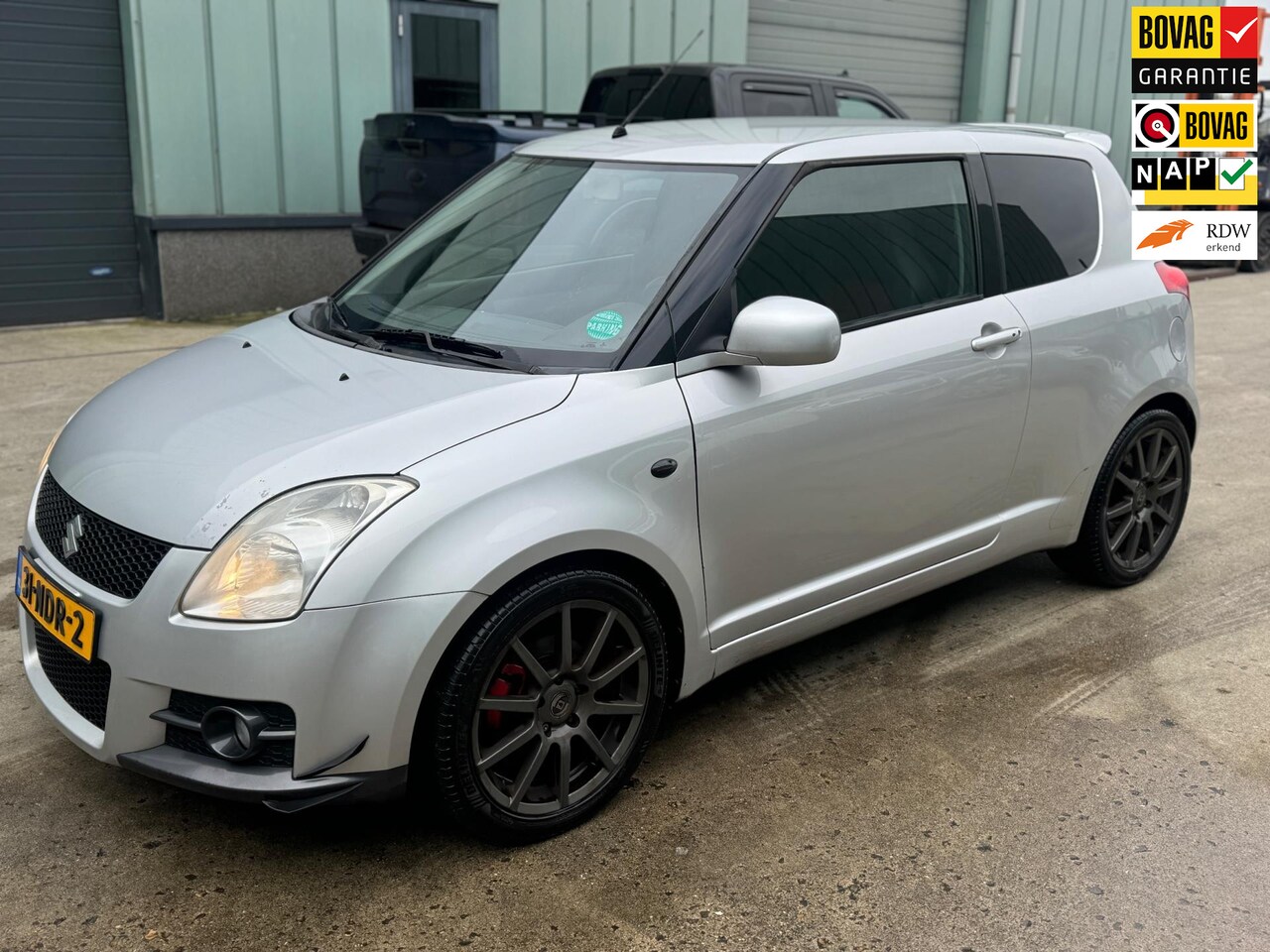 Suzuki Swift - 1.6 Sport leuke uitvoering airco 2010 met klein defect - AutoWereld.nl