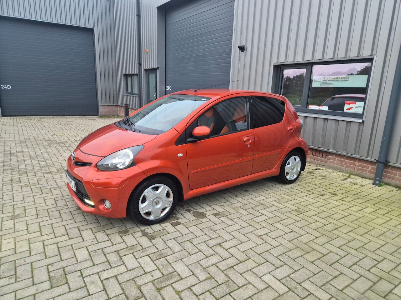 Toyota Aygo - 1.0 VVT-i Dynamic Orange facelift TOPSTAAT 1e EIGENAAR - AutoWereld.nl