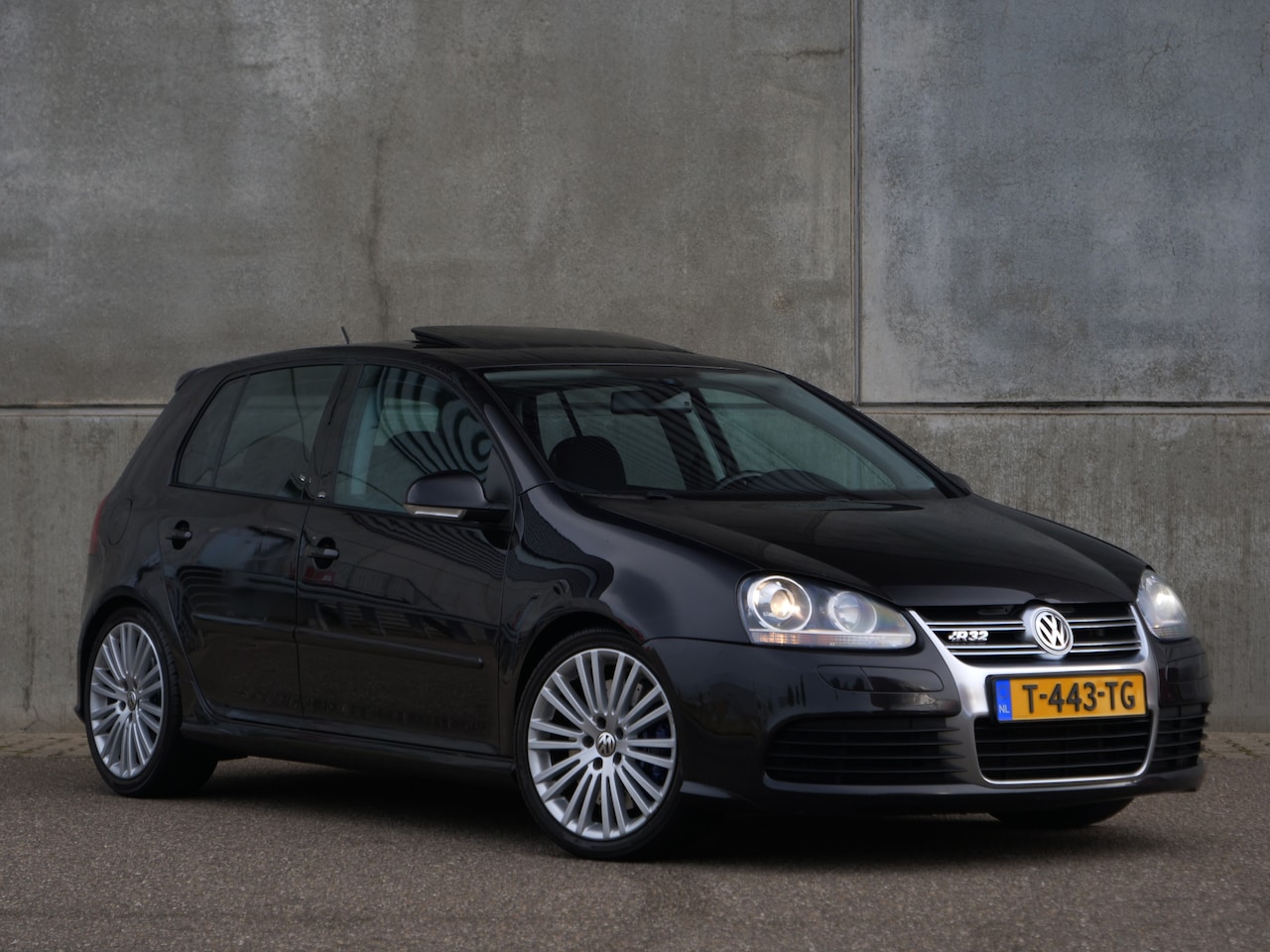 Volkswagen Golf - 3.2 R32 | schuifdak | xenon | Volledige onderhoud aanwezig. - AutoWereld.nl