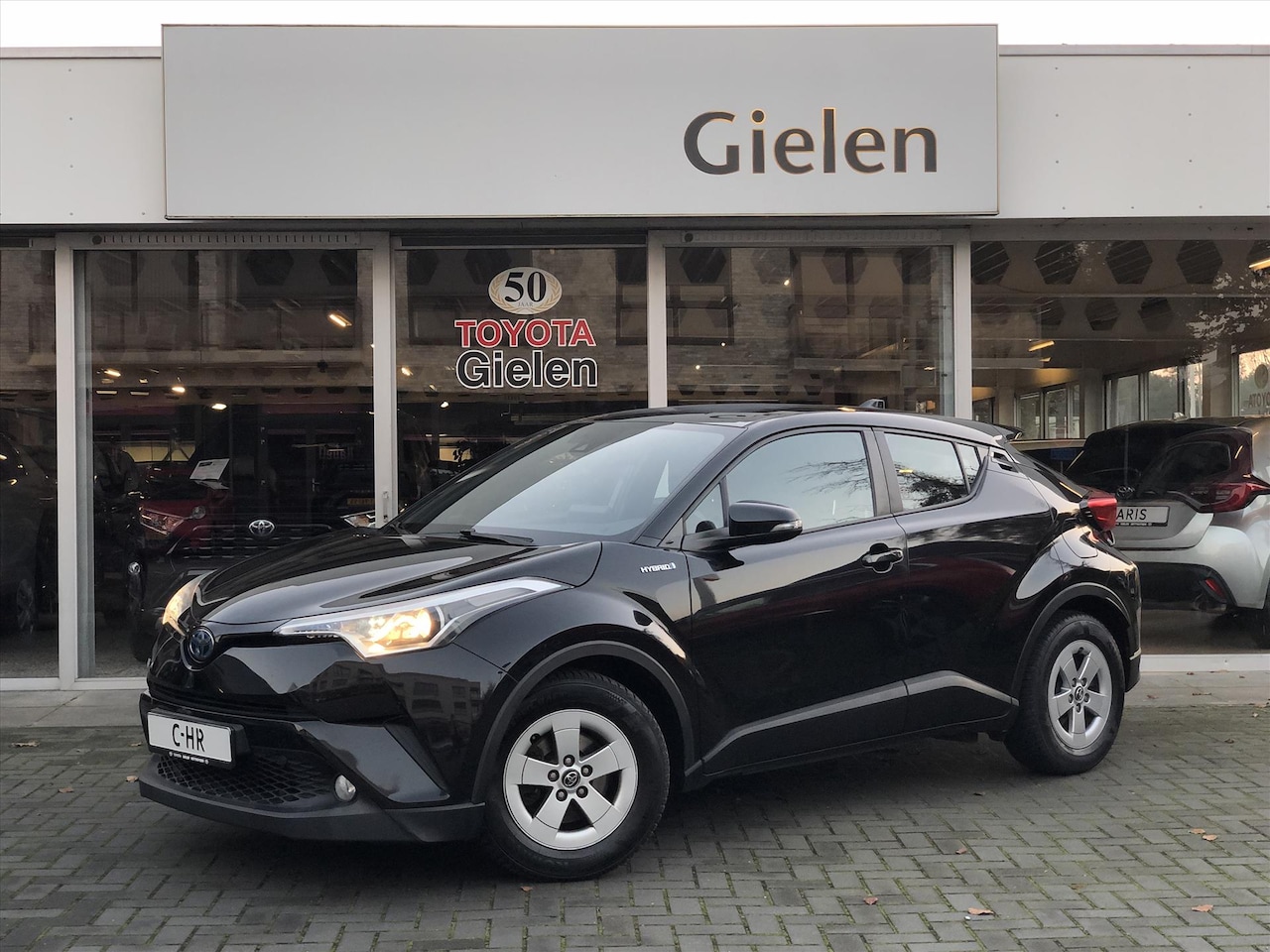 Toyota C-HR - 1.8 Hybrid Dynamic | Navigatie, Parkeercamera, Adaptive cruise control, Licht + Regensenso - AutoWereld.nl