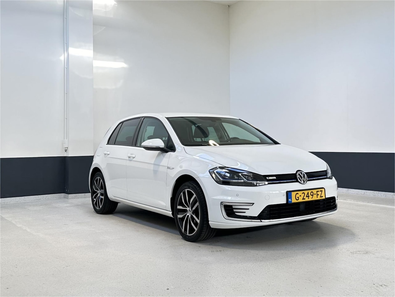 Volkswagen e-Golf - E-Golf |1 Eig | Navigatie | Virtual display| LM velgen | - AutoWereld.nl