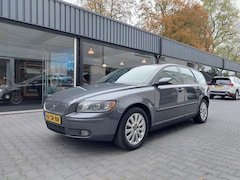 Volvo V50 - 1.8 Edition I Dealer onderhouden 14 jaar dezelfde eigenaar Clima Cruise Trekhaak Regensens