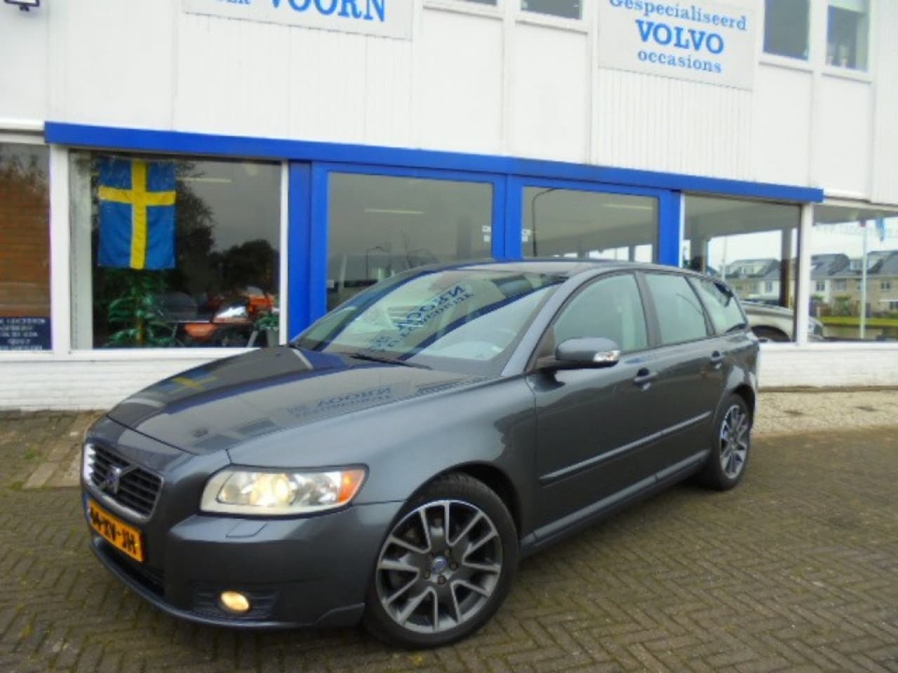 Volvo V50 - 2.4i 2.4I 170PK, 5 CIL,AUT,LEDER,TREKH,ORG.NL,NW MODEL! TOP STAAT! AP - AutoWereld.nl