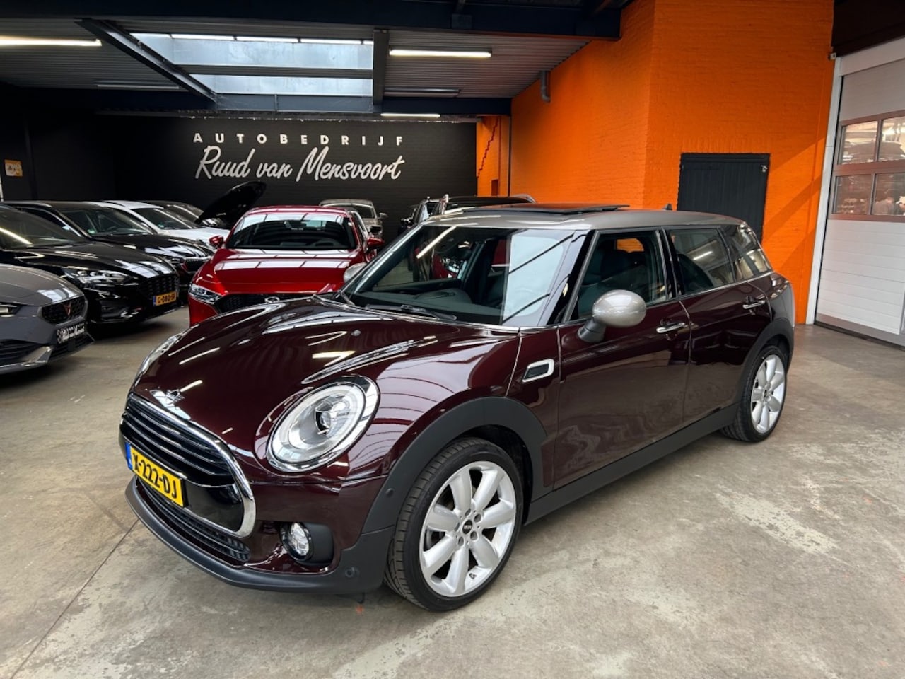 MINI Clubman - 1.5 COOPER CHILI / Navigatie / Sportstoelen / Panorama / Leder - AutoWereld.nl