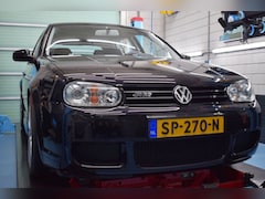 Volkswagen Golf - R32