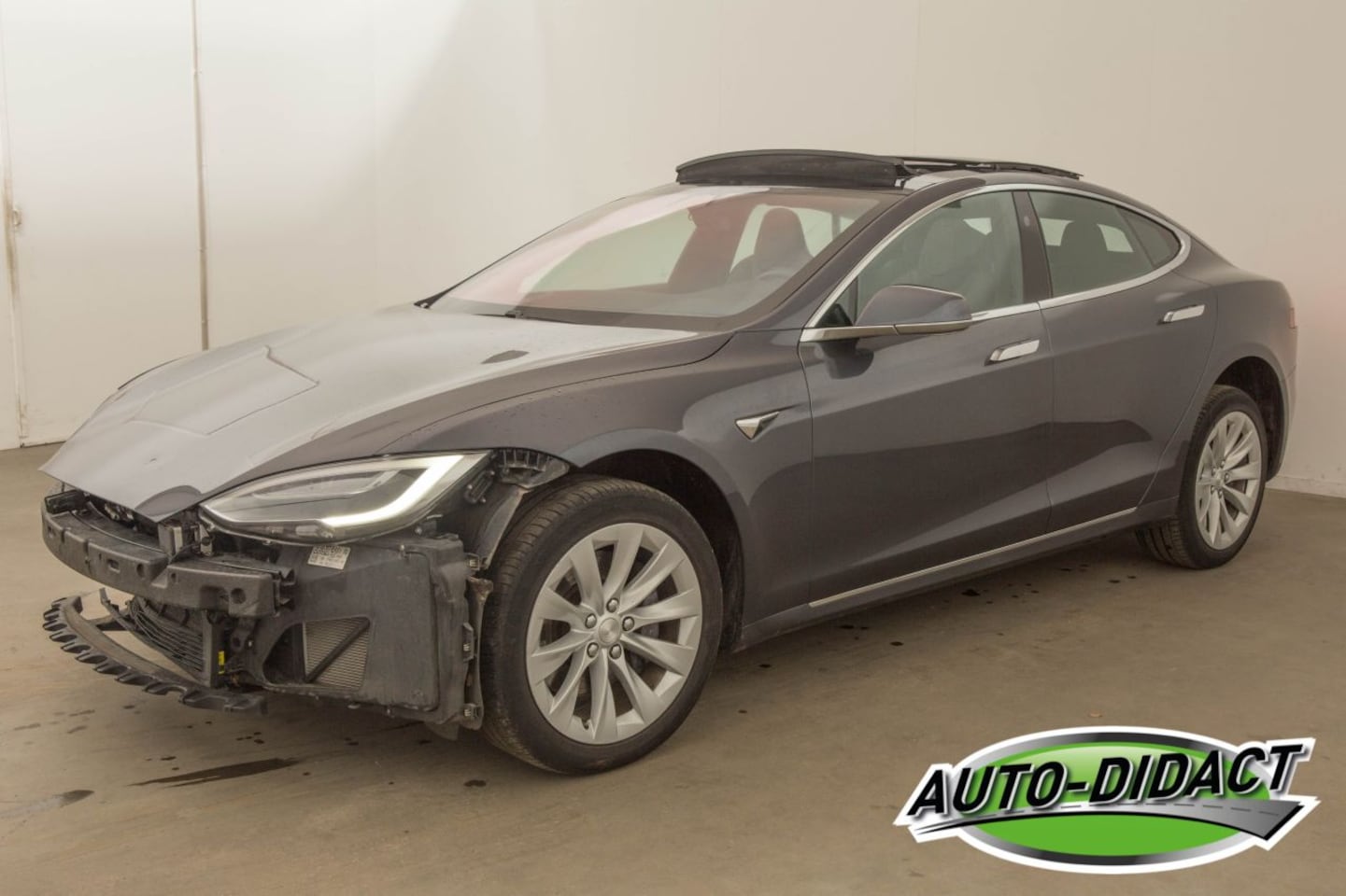 Tesla Model S - 90D Pano dak - AutoWereld.nl