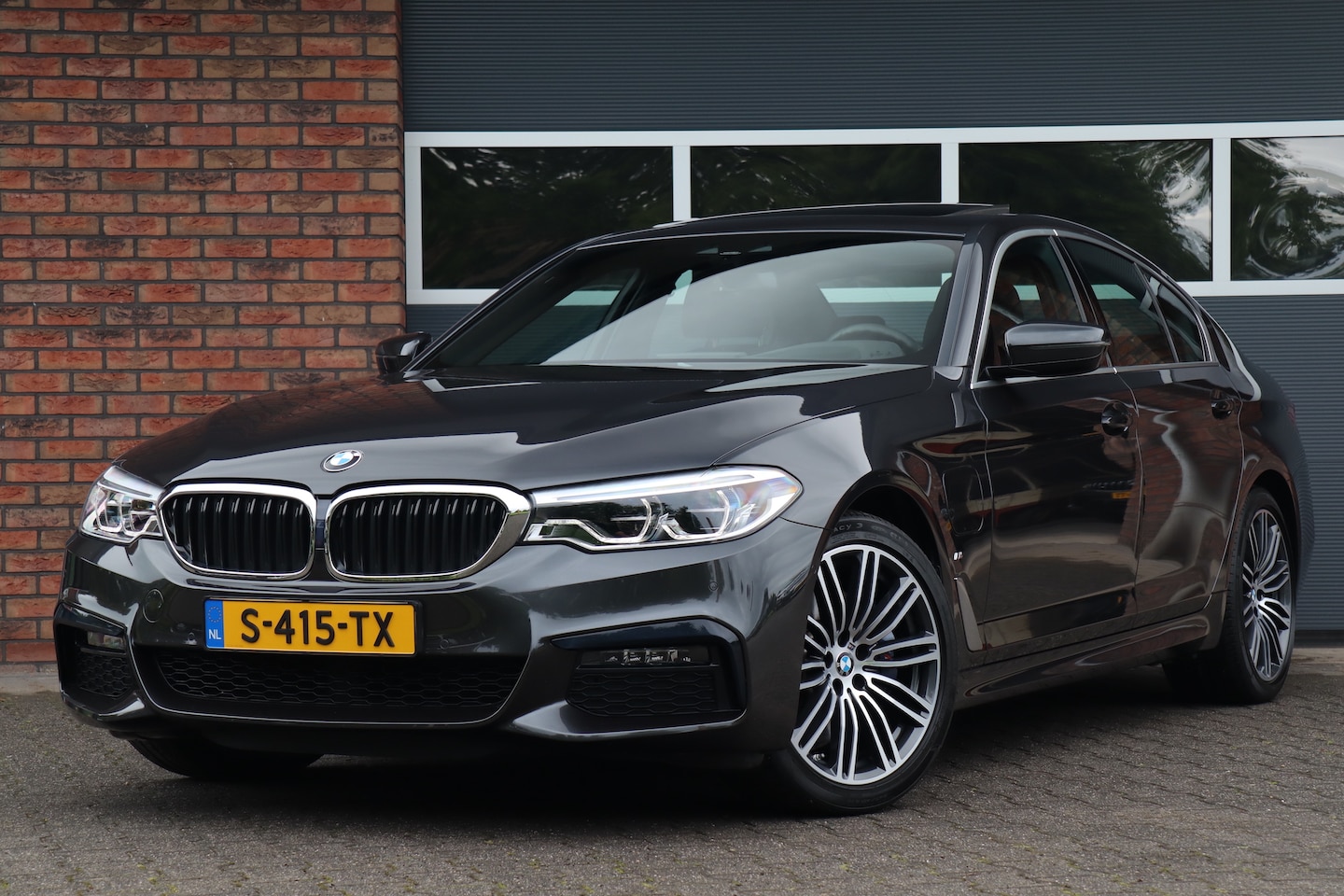 BMW 5-serie - 530e iPerformance High Executive M-sport - AutoWereld.nl