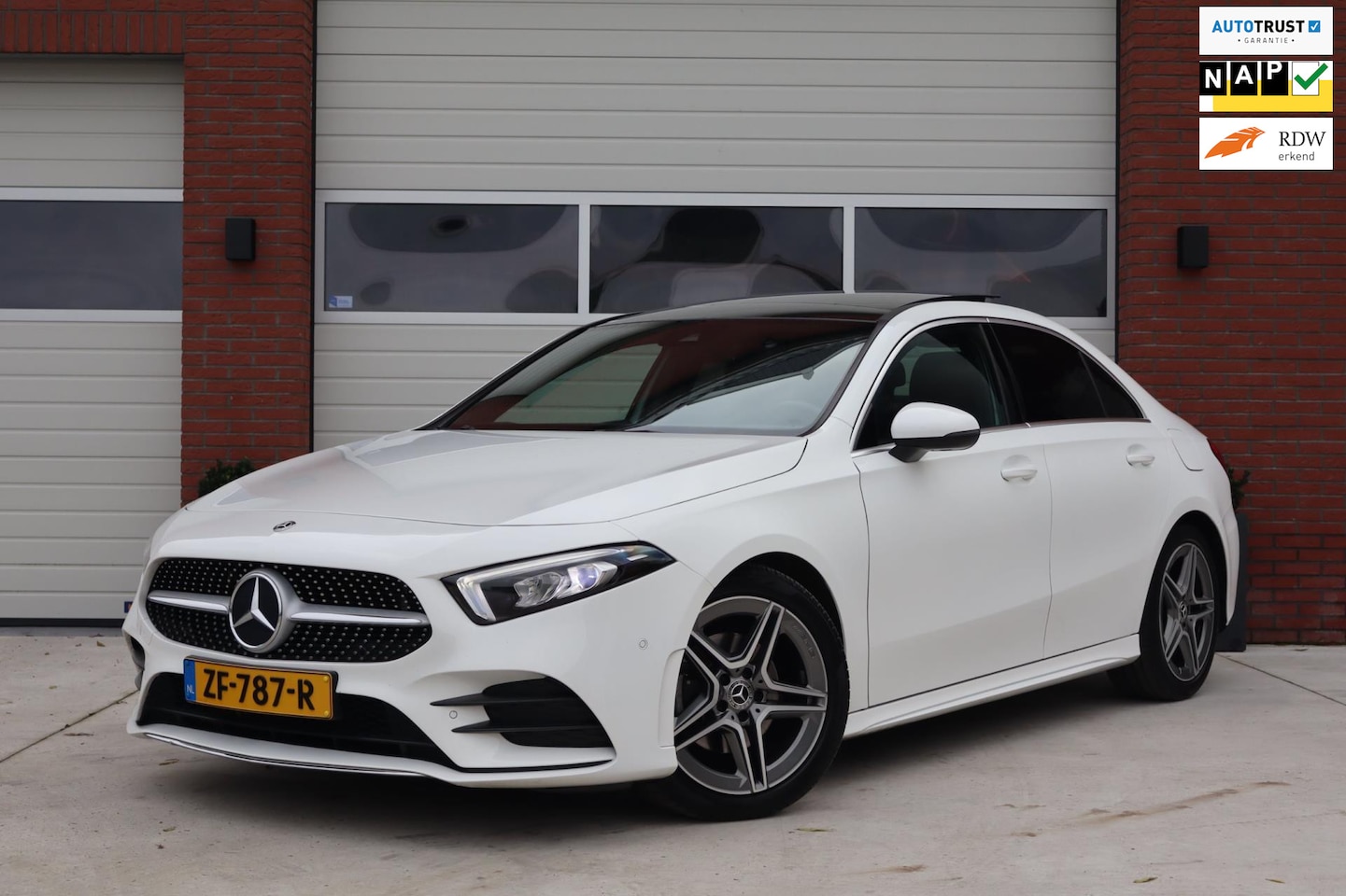 Mercedes-Benz A-klasse - 180 d Business Solution AMG Line - Panoramadak - Sfeerverlichting - Widescreen - LED - Cam - AutoWereld.nl