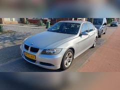 BMW 3-serie - 320i High Executive