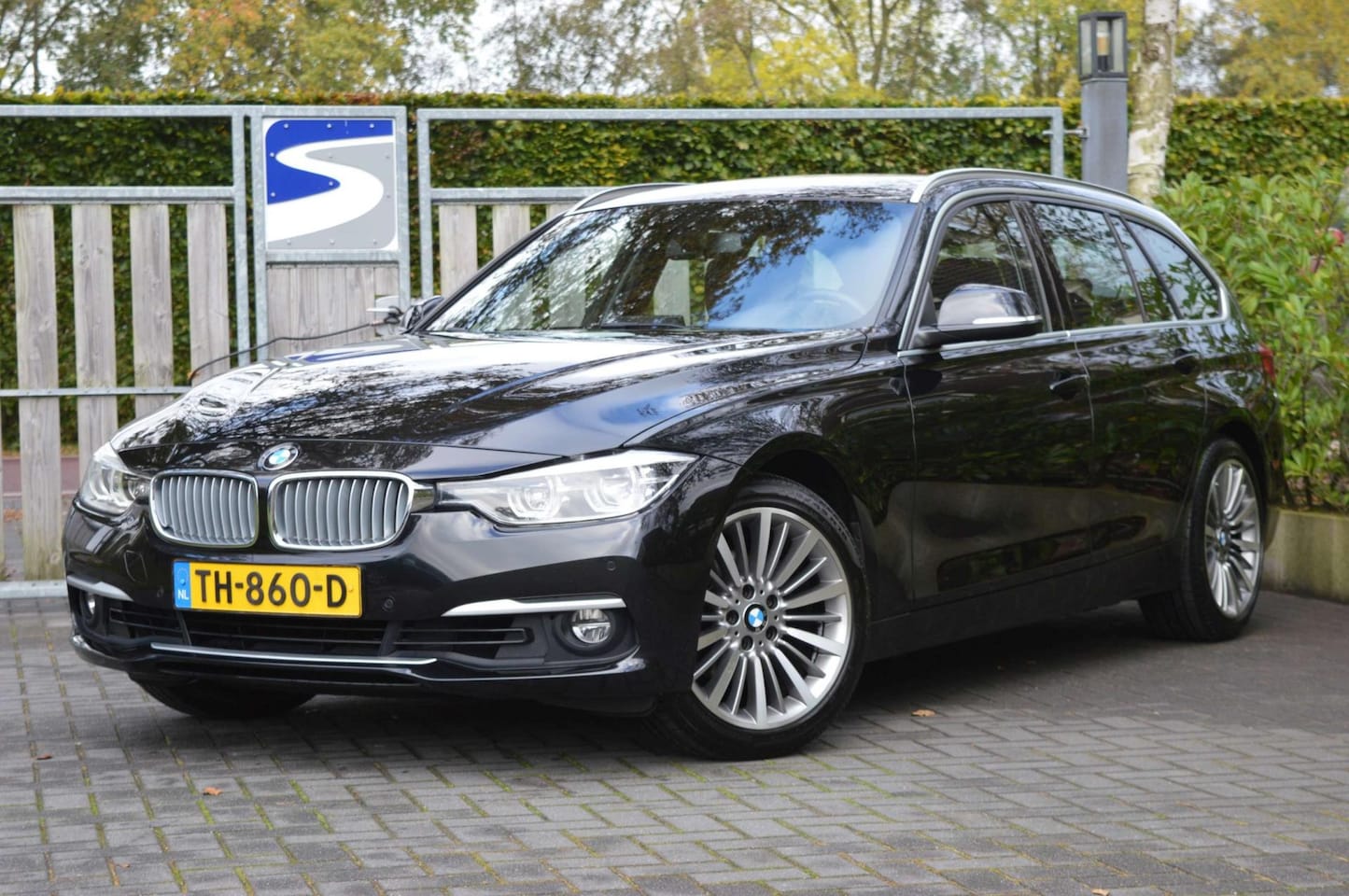 BMW 3-serie Touring - 320i Luxury Edition - Navi|Leder|Camera|Trekhaak|LED|Cruise|PDC - AutoWereld.nl