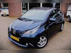 Toyota Aygo - 1.0 VVT-i x-cite Airco, Cruise control, Bluetooth, Achteruitrij camera, Elektrische ramen