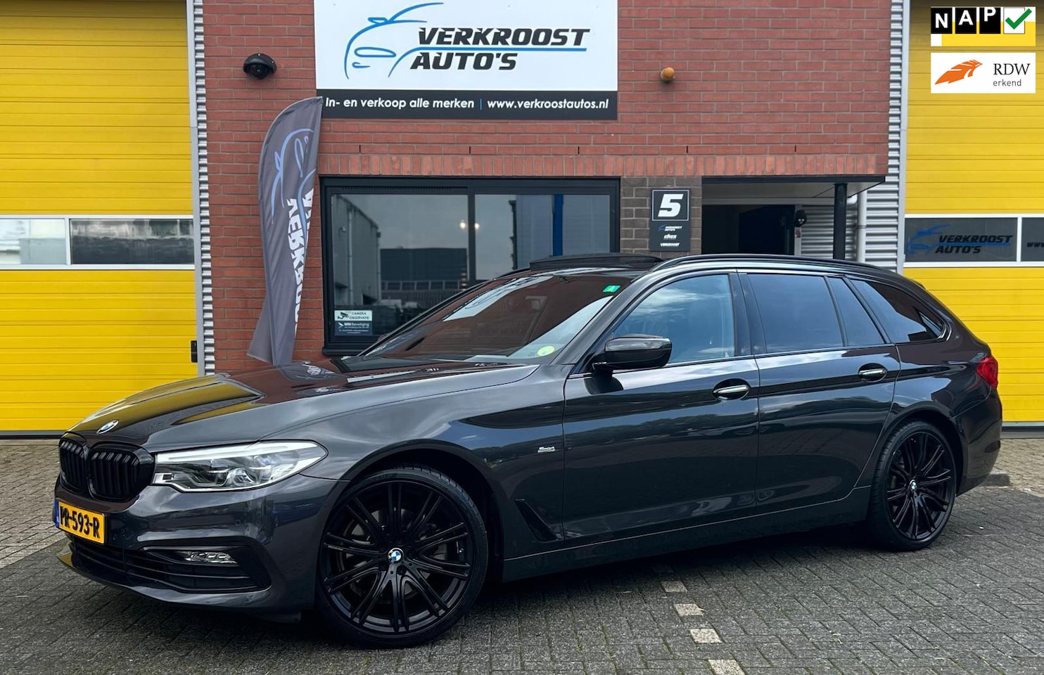 BMW 5-serie Touring - 520d High Executive sport line. pano. hud. camera - AutoWereld.nl