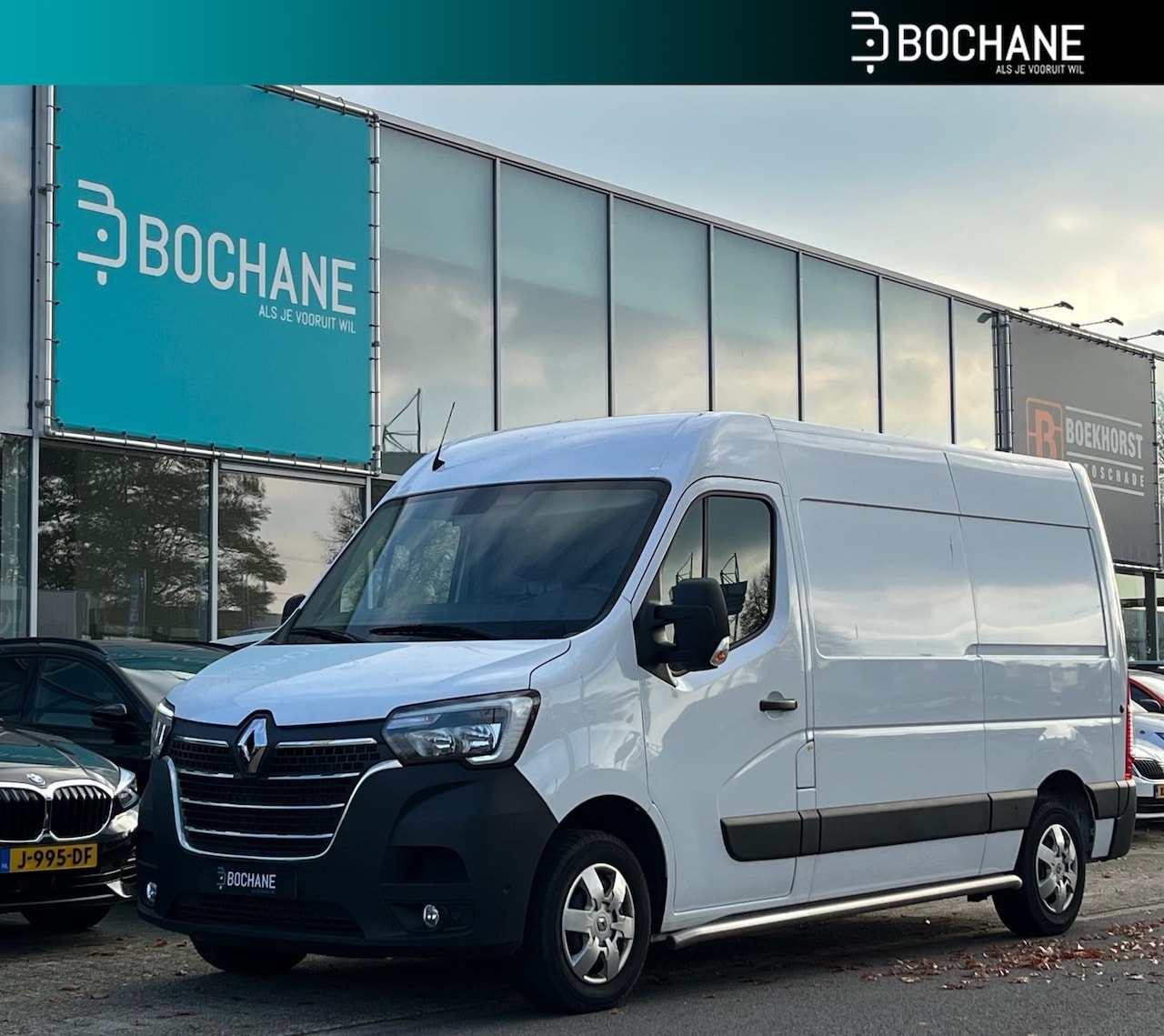 Renault Master - T35 2.3 dCi 135 L2H2 Work Edition AIRCO | CRUISE | NAVI | CAMERA | V+A PDC | TREKHAAK | - AutoWereld.nl