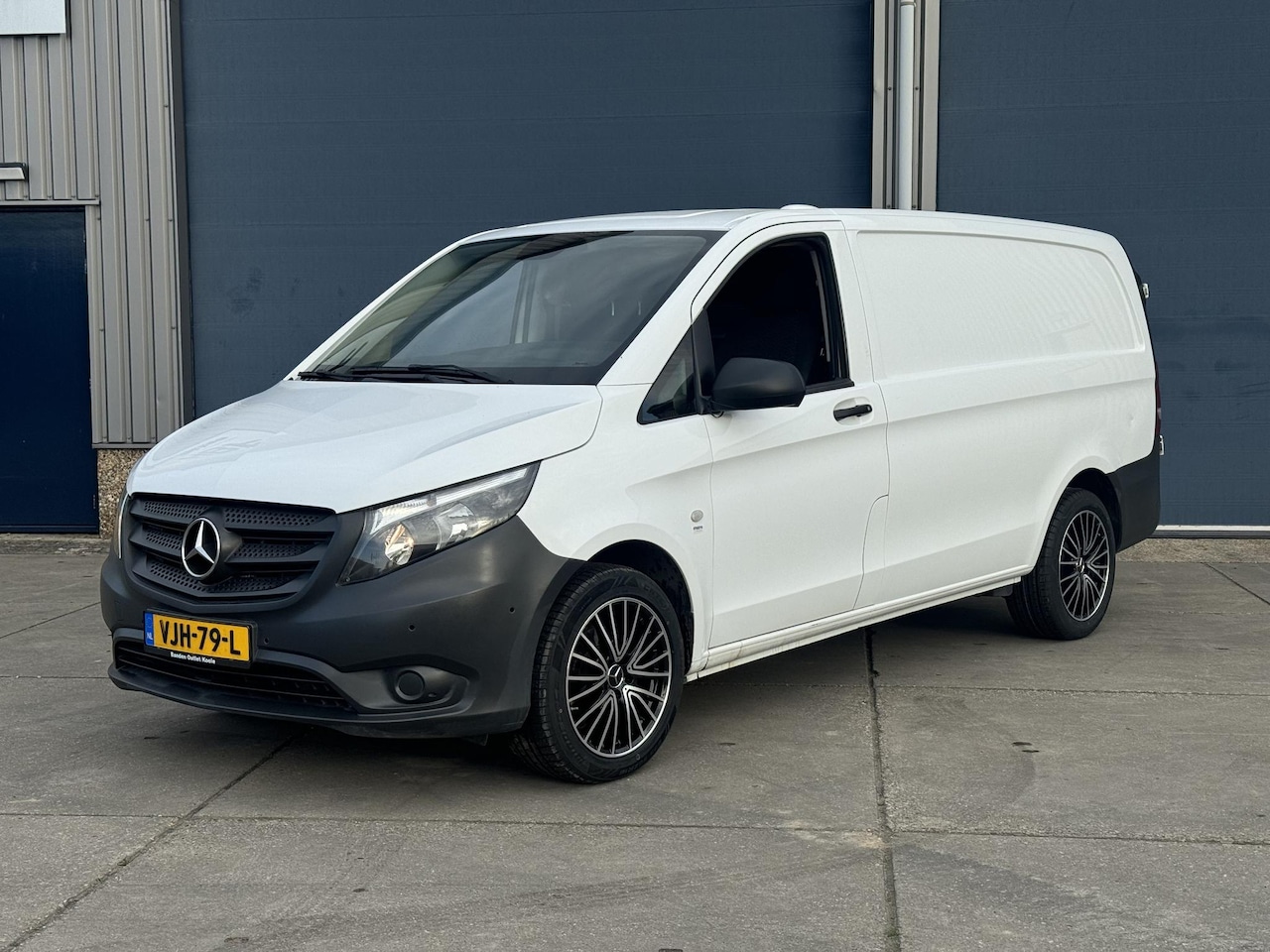 Mercedes-Benz Vito - 116 CDI Lang AIRCO / CRUISE CONTROLE / NAVI / TREKHAAK / L2H1 - AutoWereld.nl