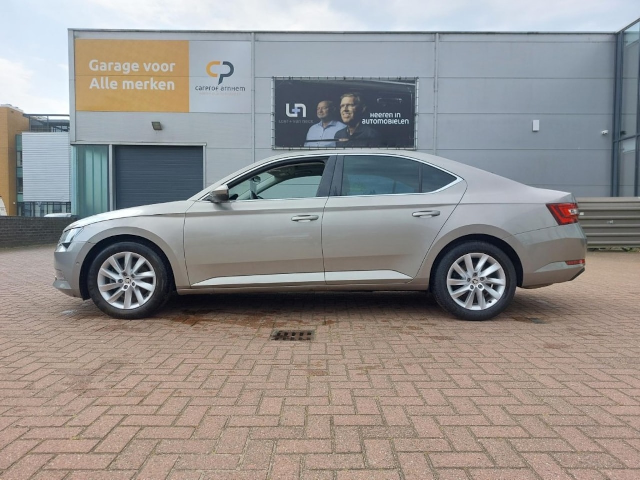 Skoda Superb - 1.5 TSI ACT Style Business 1.5 TSI ACT Style Business - AutoWereld.nl