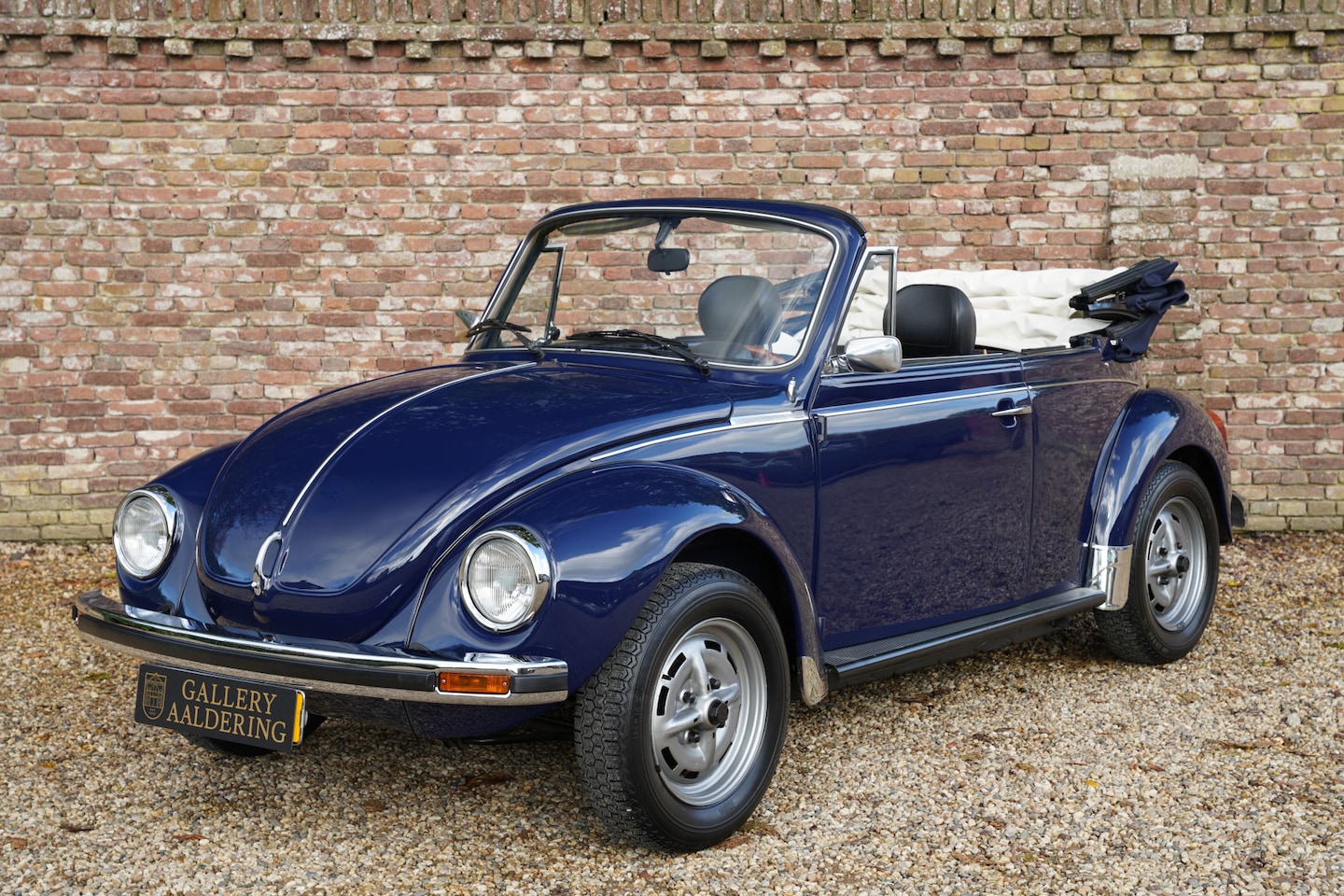 Volkswagen Kever Cabriolet - 1303 LS Convertible Restored by an "air-cooled" passionate, A very nice driving example wi - AutoWereld.nl