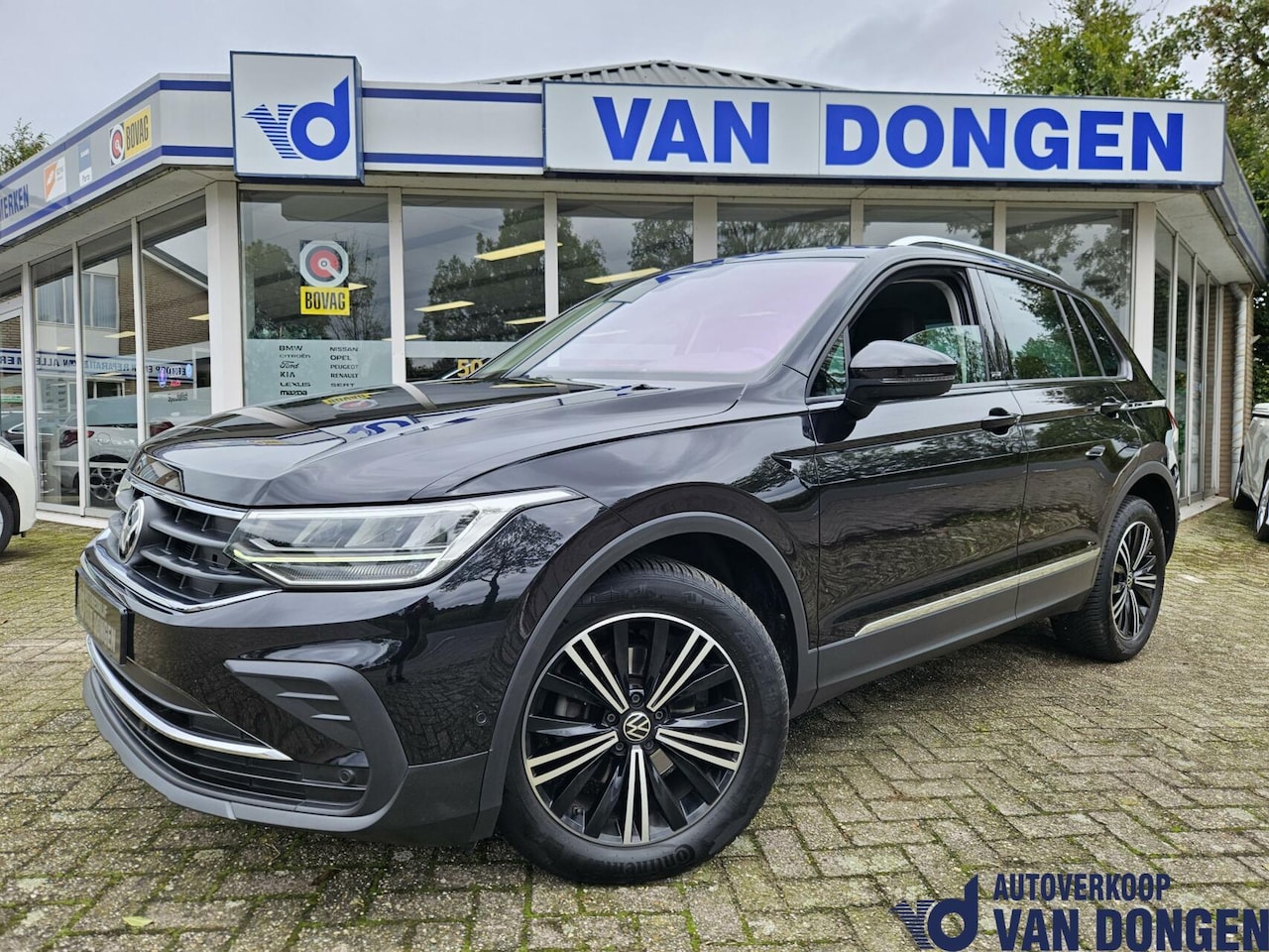 Volkswagen Tiguan - 1.5 TSI Active Automaat | Navi / Carplay / Camera / Cruise - AutoWereld.nl