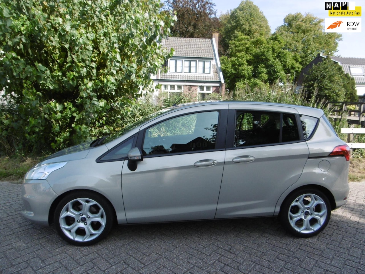 Ford B-Max - 1.0 EcoBoost 101pk Airco Navi Historie Hoge instap Zuinig A-Label - AutoWereld.nl