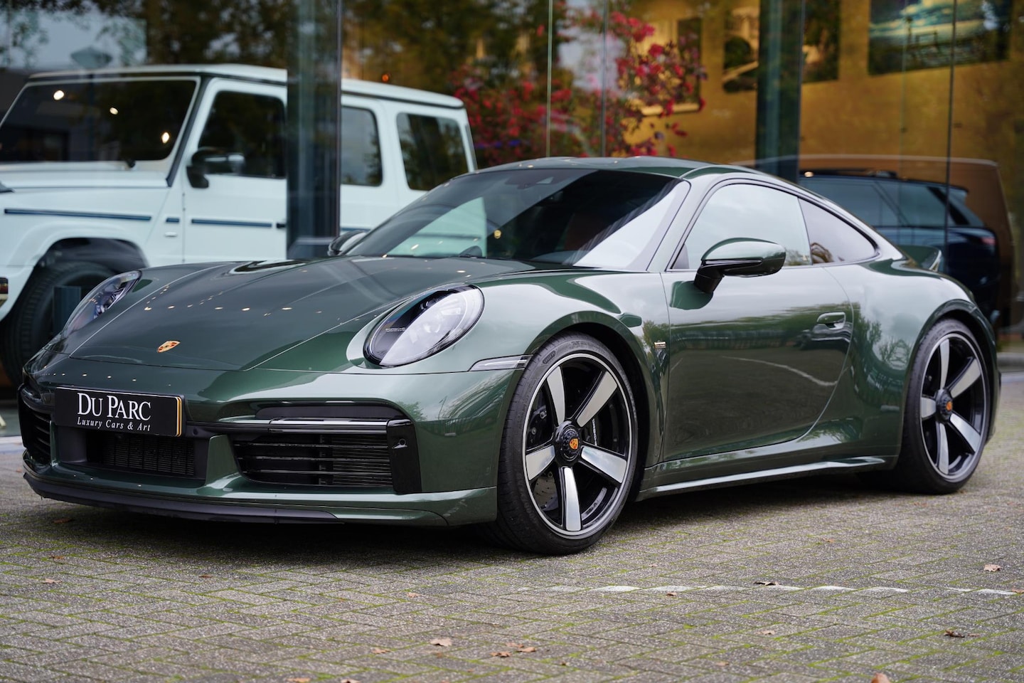 Porsche 911 - 992 3.8 Sport Classic Exclusive P.T.S. Oak Green 1243/1250 - AutoWereld.nl